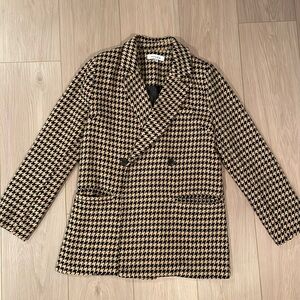 Women’s tan/black houndstooth blazer